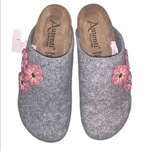 Autenti floral clogs.

Size 40 - US size 9